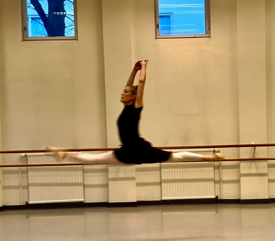 Minna Tervamäki in flight during rehearsal for A Scene for a Man and a Woman — Third Encounter