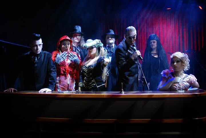 Elli Maple and the Voodoo Explosion ensemble on stage